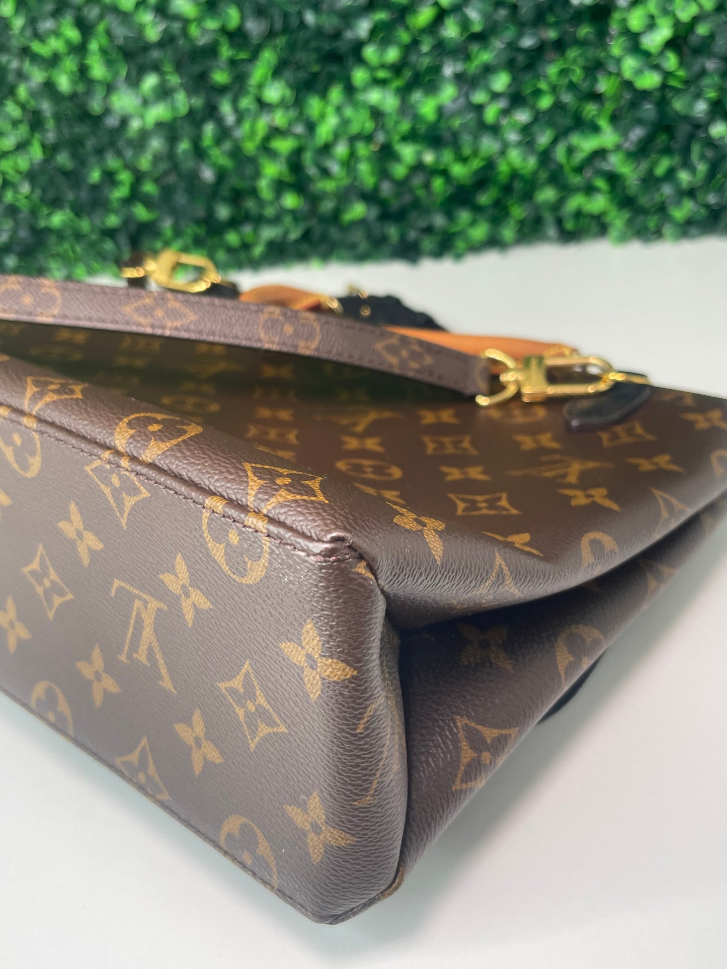 Preowned Louis Vuitton Marignan Black