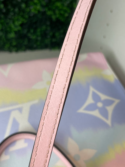 Pink leather handle strap on Louis Vuitton OnTheGo Escale handbag GM.  