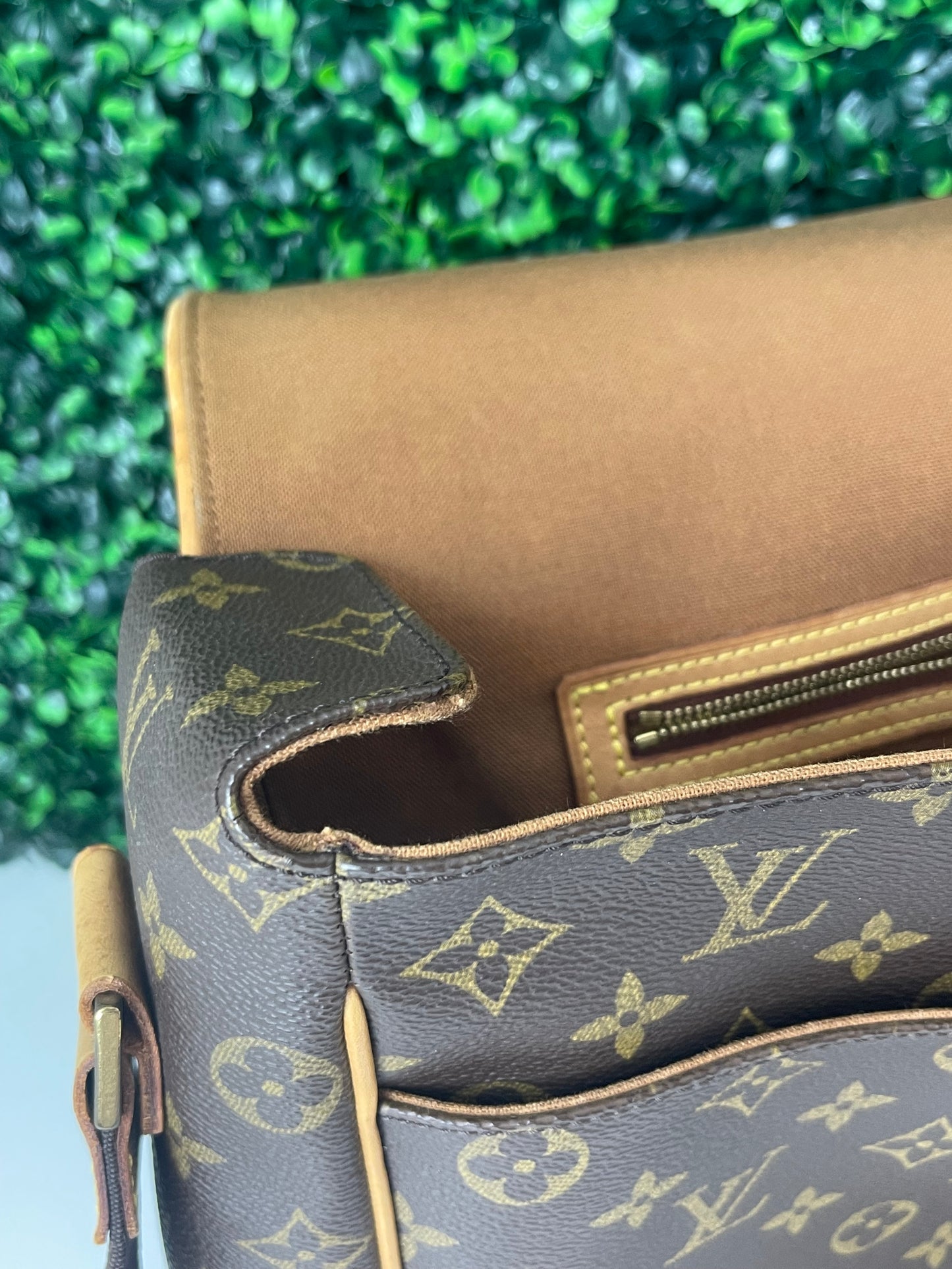 Louis Vuitton Abbesses Messenger Bag