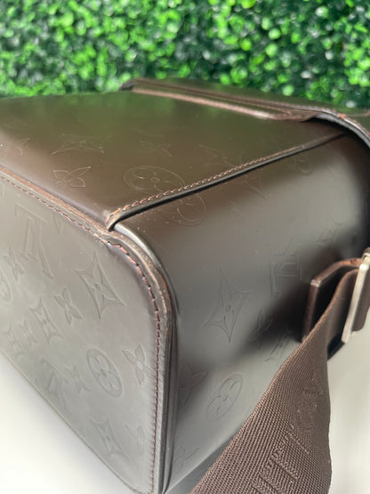 Brown handbag showing bottom and right side corners 