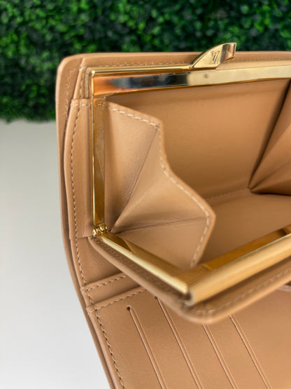 Interior view of coin pouch of a preowned Louis Vuitton tan vernis leather wallet with a monogram pattern and a tan leather interior.