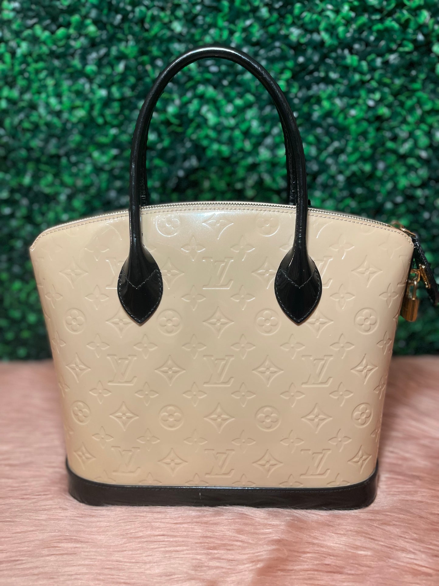 Louis Vuitton Beige/Black Vernis Lockit Handbag – Lady Luxe Collection