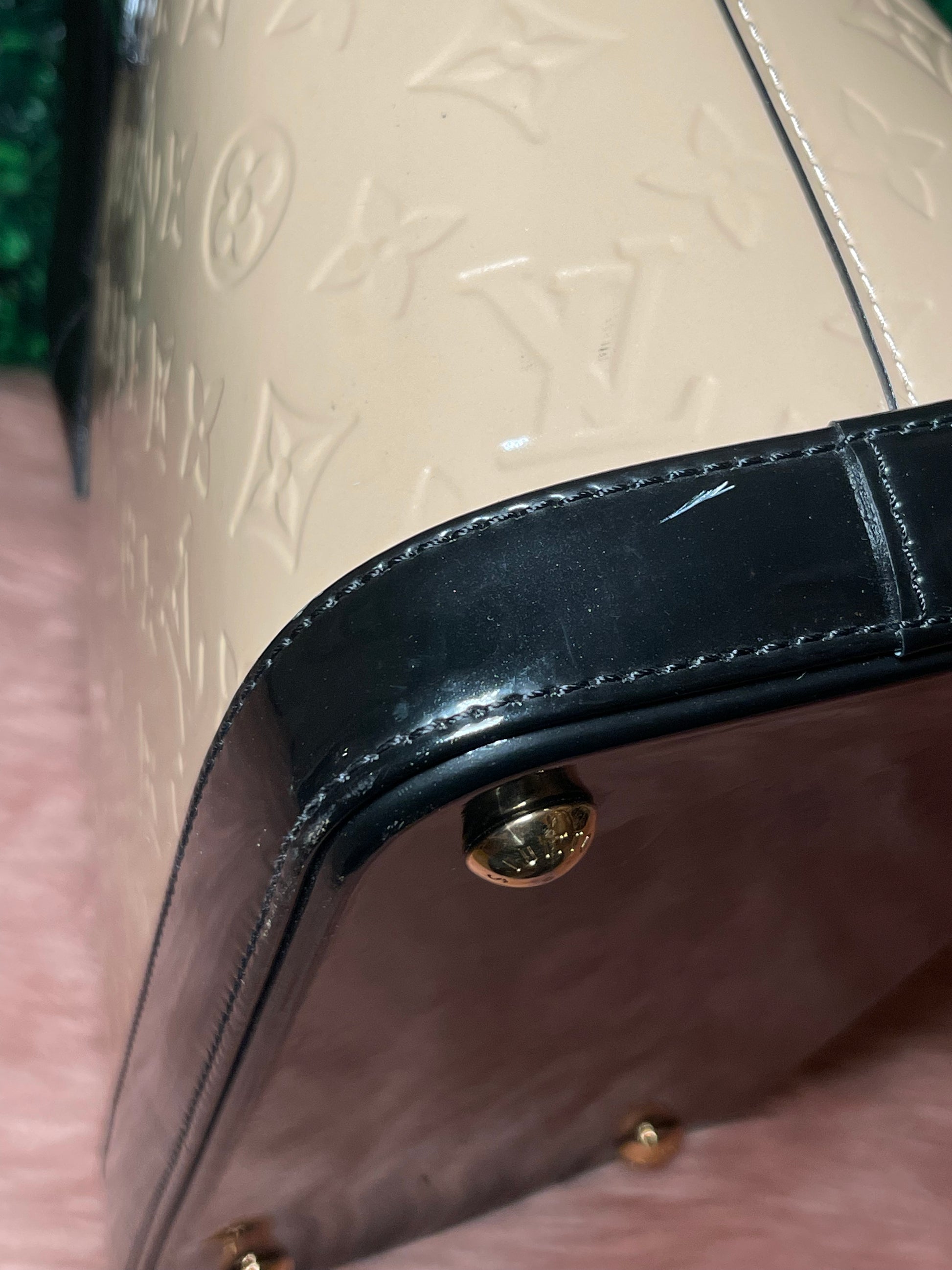 Lockit leather handbag Louis Vuitton Beige in Leather - 30145108