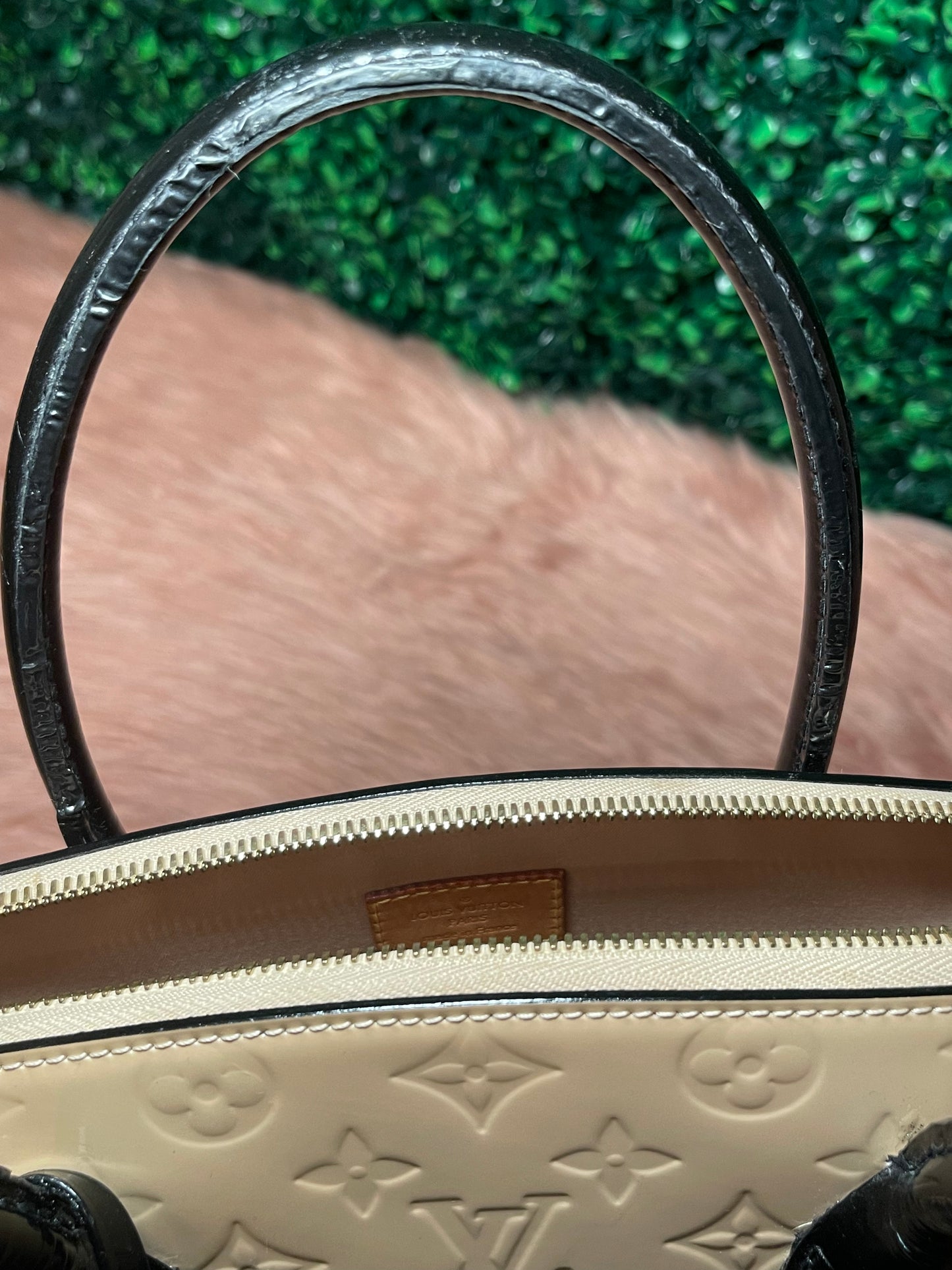 Louis Vuitton Beige/Black Vernis Lockit Handbag