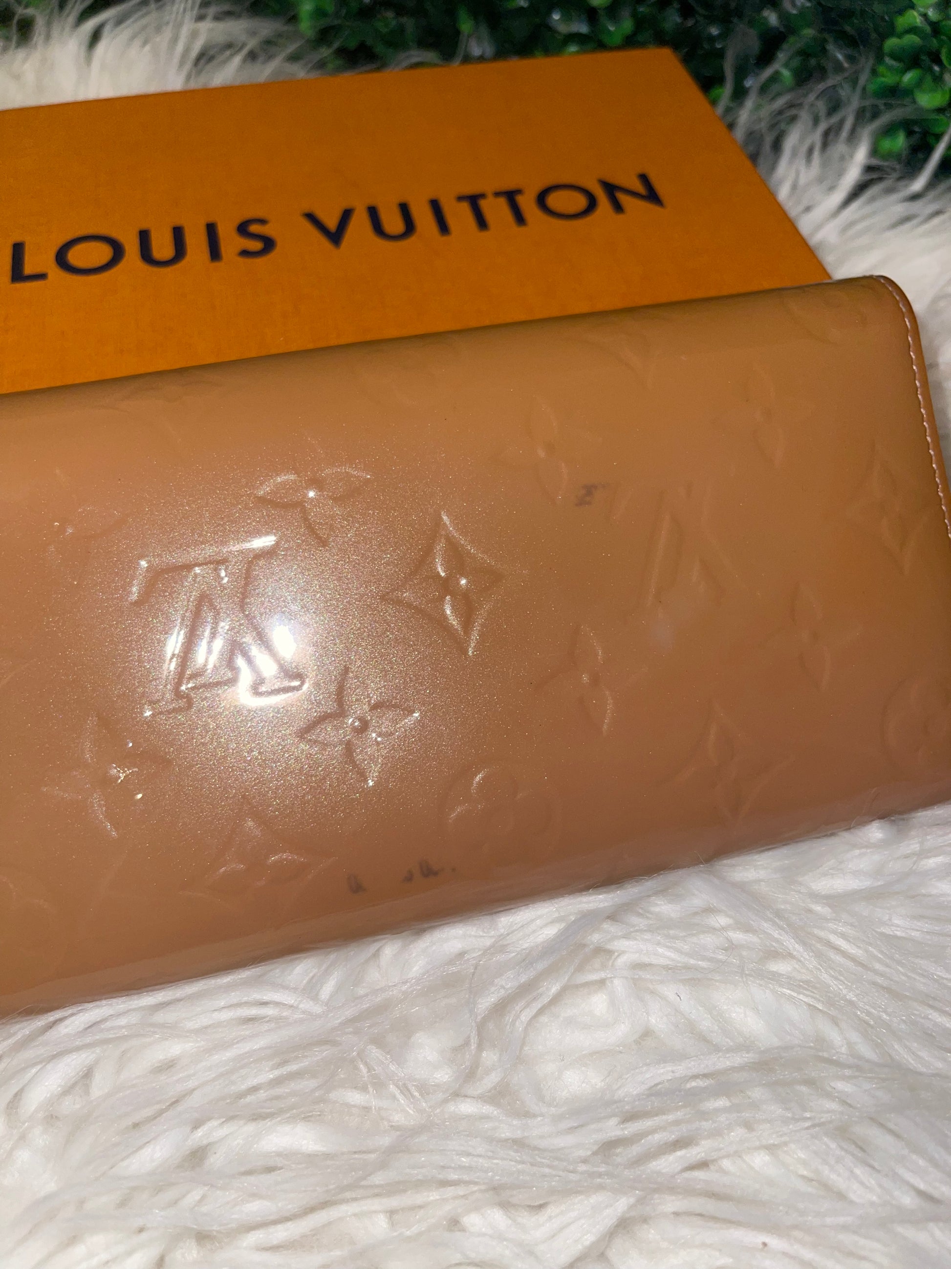 Louis Vuitton Vernis Sarah Long Wallet (SHG-32347) – LuxeDH