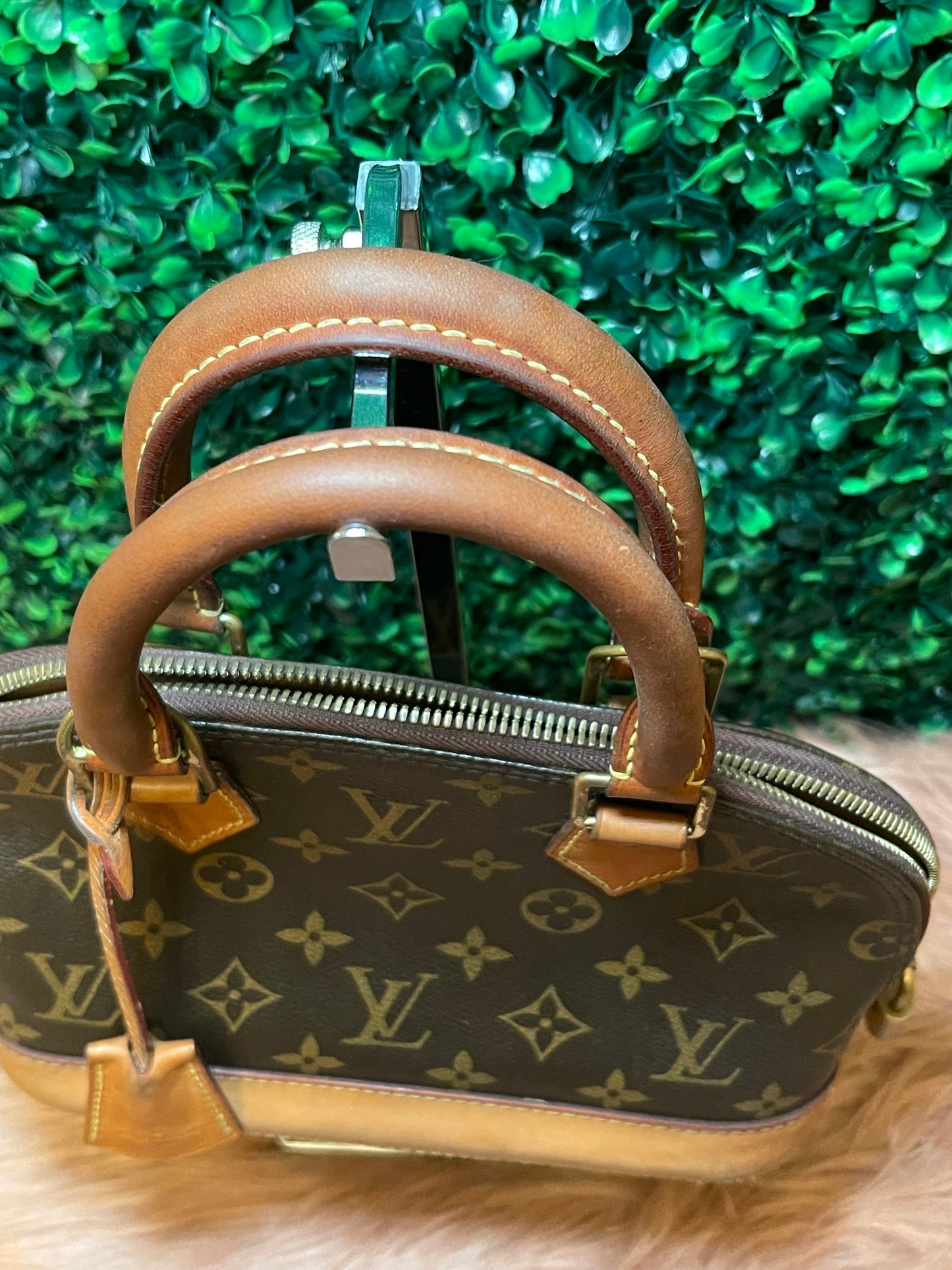 Louis Vuitton Monogram Alma BB