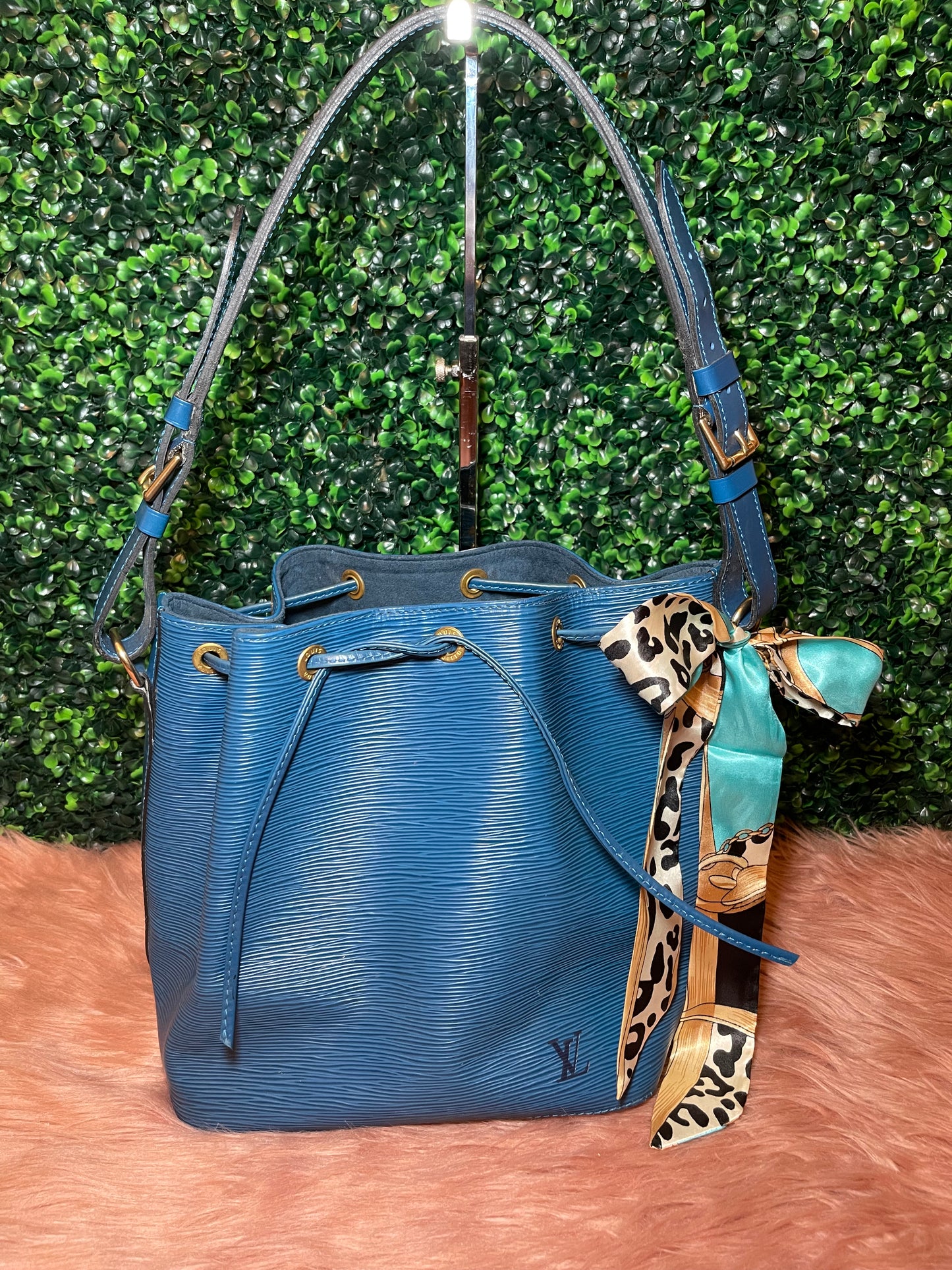 Louis Vuitton Blue Epi Leather Toledo Noe Petit Drawstring Hobo Bag