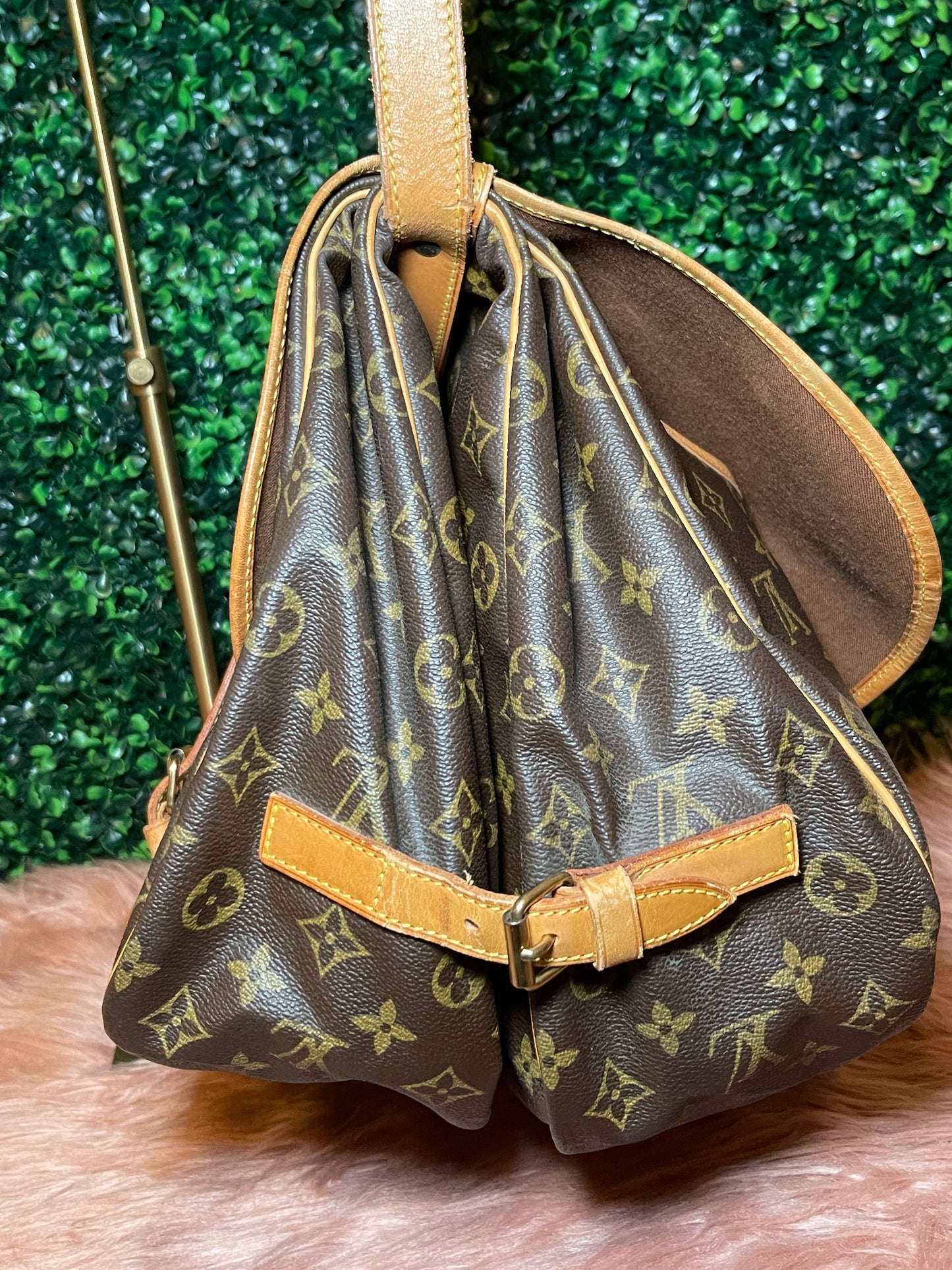 Louis Vuitton Monogram Saumur 35